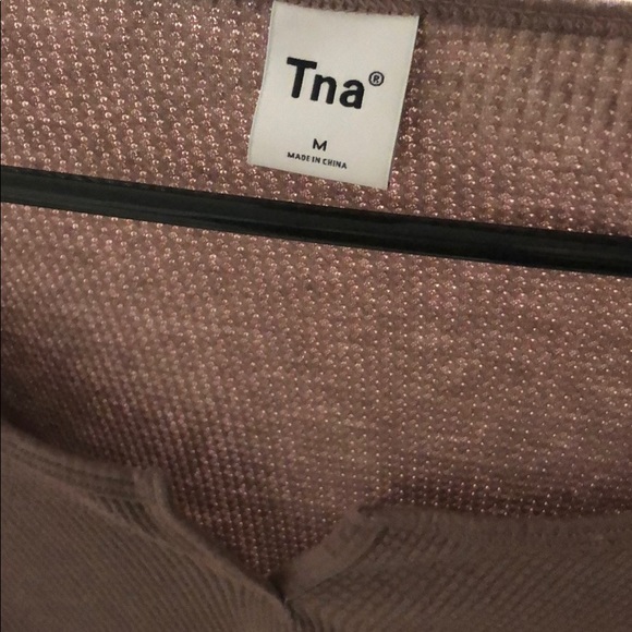 Aritzia TNA thermal scoopneck waffle crop top - Picture 2 of 8